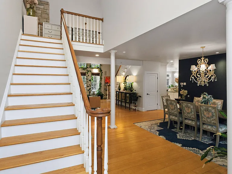 4000 Windsor Dr — Photo 2