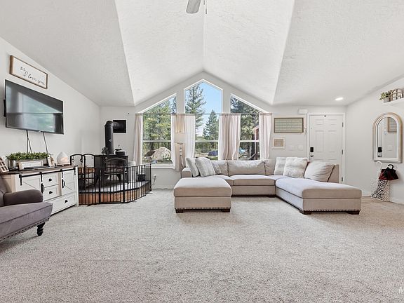 3rd image of 17 Mountain Meadow Rd