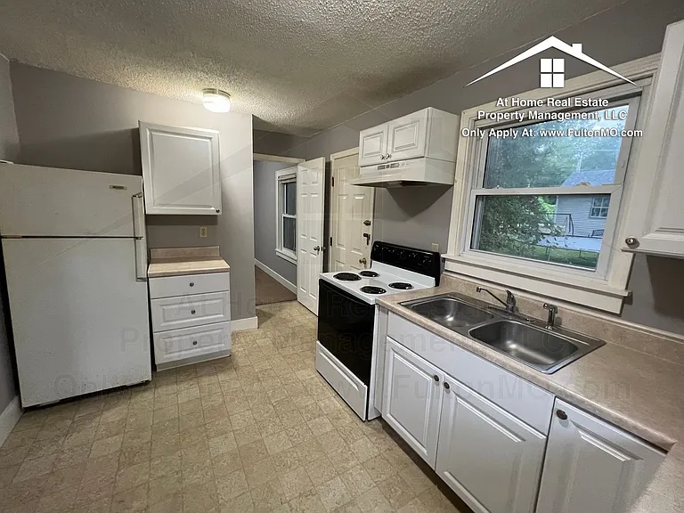 1223 Grand St — Photo 7