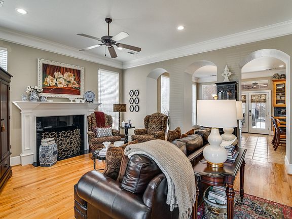 5th image of 8 Griffith Ct