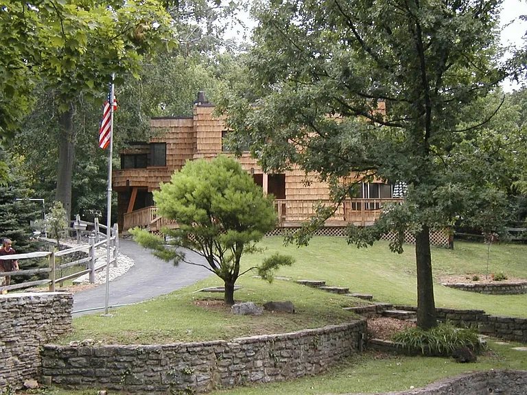 1650 Colonial Dr — Photo 30