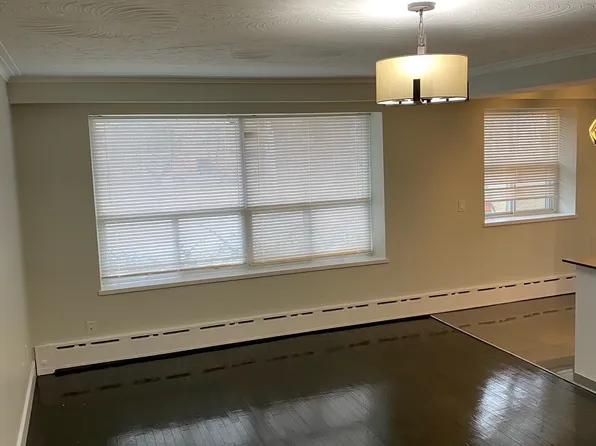 4 Superior Ave #5, Toronto, ON M8V 2M4