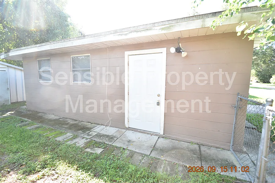 Studio, 300 sqft, $875 — Photo 3