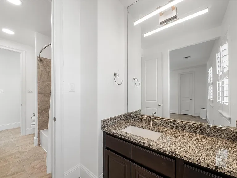 908 Amelia St — Photo 35