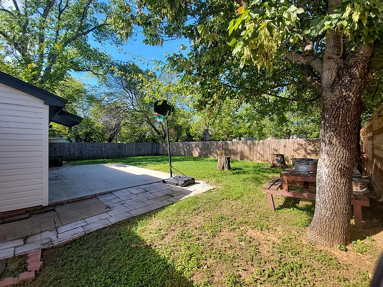 1225 Harrison Ln — Photo 17