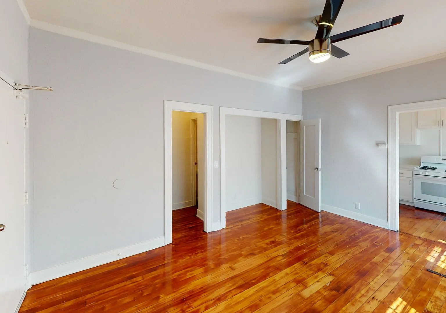 Kenmore Apartments...Newly Remodeled Gorgeous Apartment...Great Location! — Photo 3