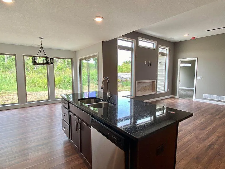 Building Photo - 4101 W Snapdragon Dr