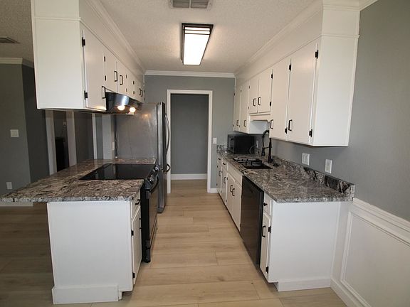 5th image of 10686 Silver Creek Dr