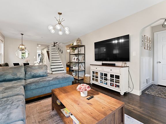 2nd image of 3548 N Oriole Ave