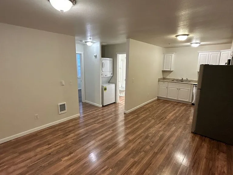 200 Railroad Ave #2 — Photo 4