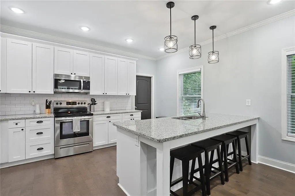 4 bed, 3.5 bath, 2320 sqft, $3,750 — Photo 4