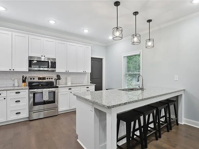 257 Birch St — Photo 4