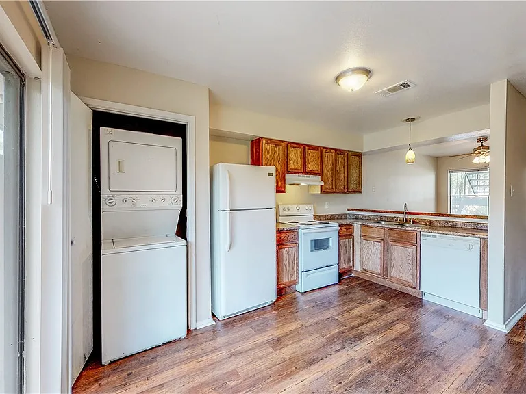 303 Manuel Dr #B — Photo 10