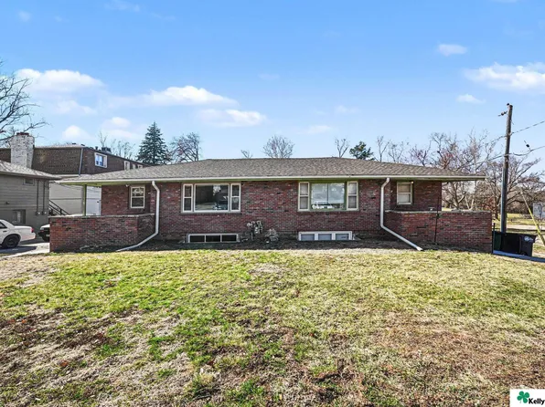 6708 S 48th St, Omaha, NE 68117