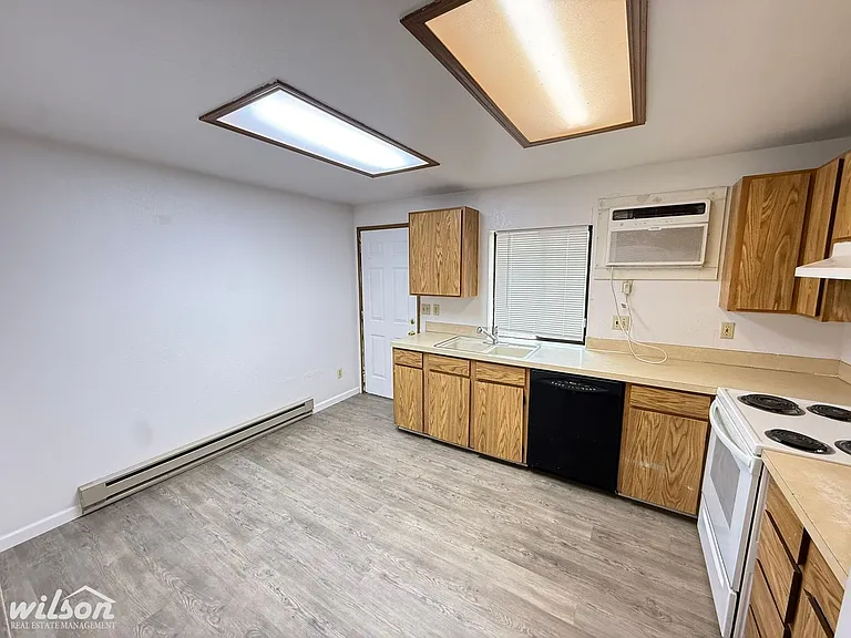 1206 Voelker Ave — Photo 4