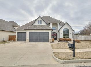 5902 E 110th Pl, Tulsa, OK 74137