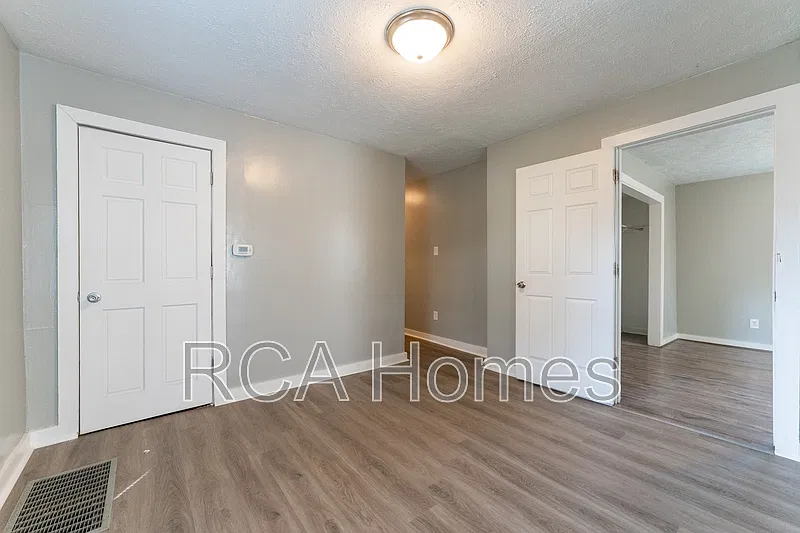3 bed, 1.0 bath, 1340 sqft, $1,450 — Photo 4