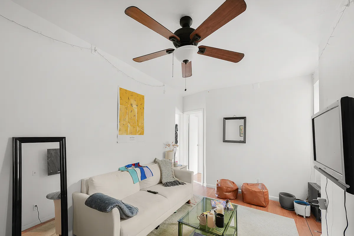 Building Photo - 124 Mott St #30