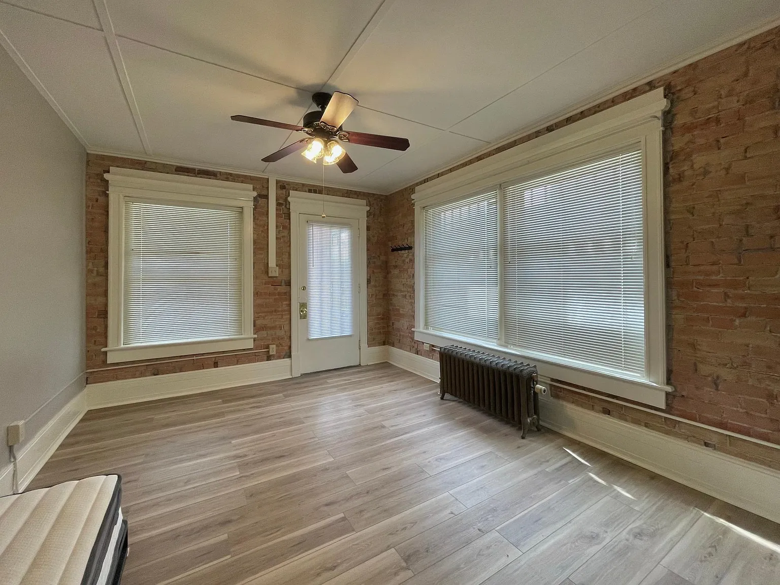 Studio, 600 sqft, $975 — Photo 2