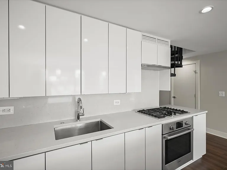 1311 13th St NW #Penthouse 1 — Photo 6