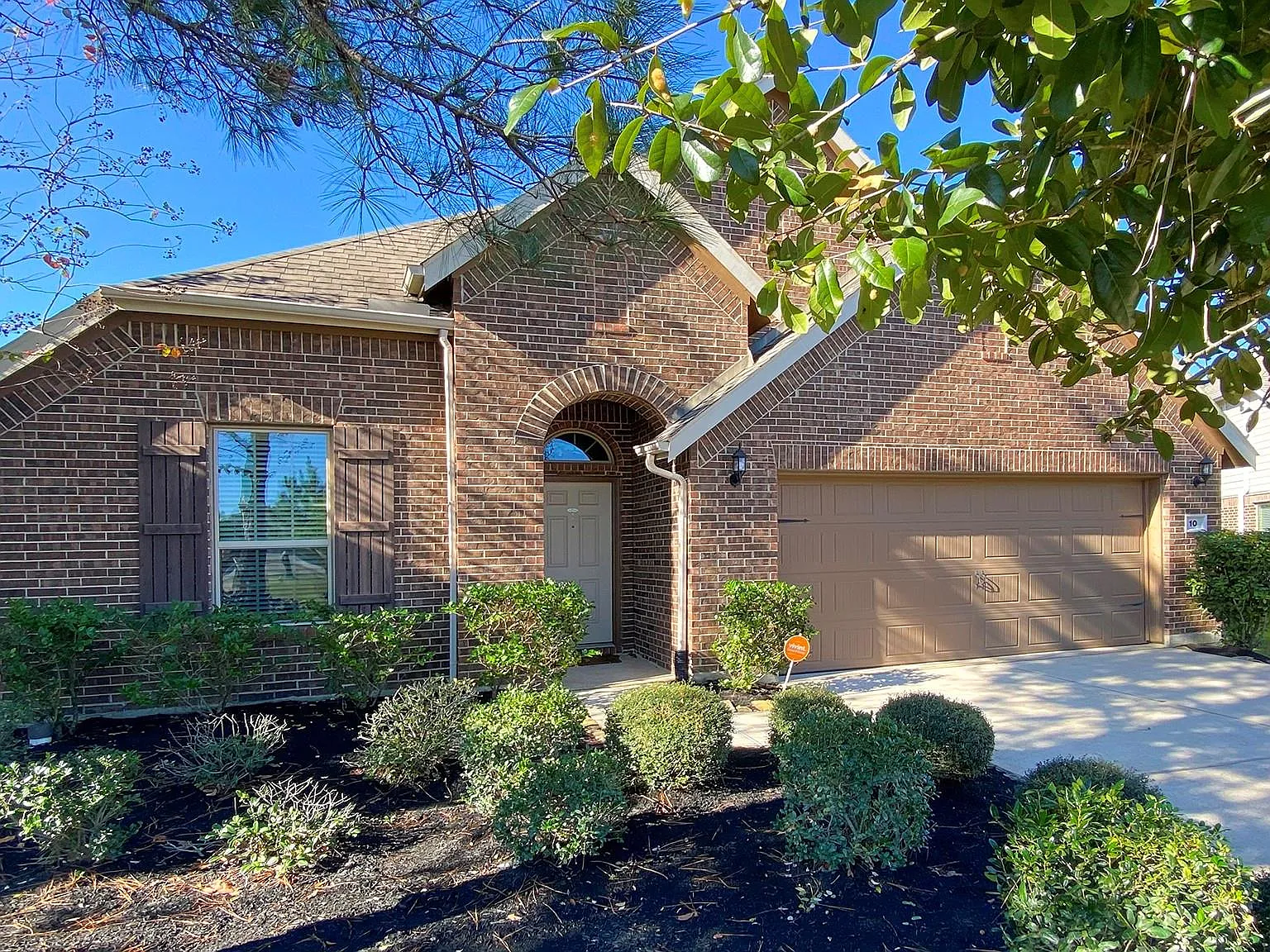 3 bed, 2.0 bath, 2249 sqft, $3,500 — Photo 2