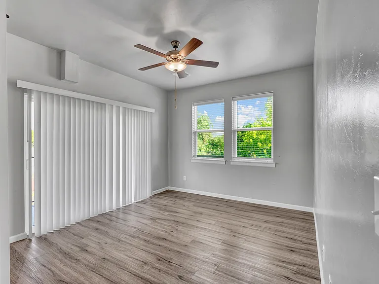1138 N Blackwelder Ave — Photo 15