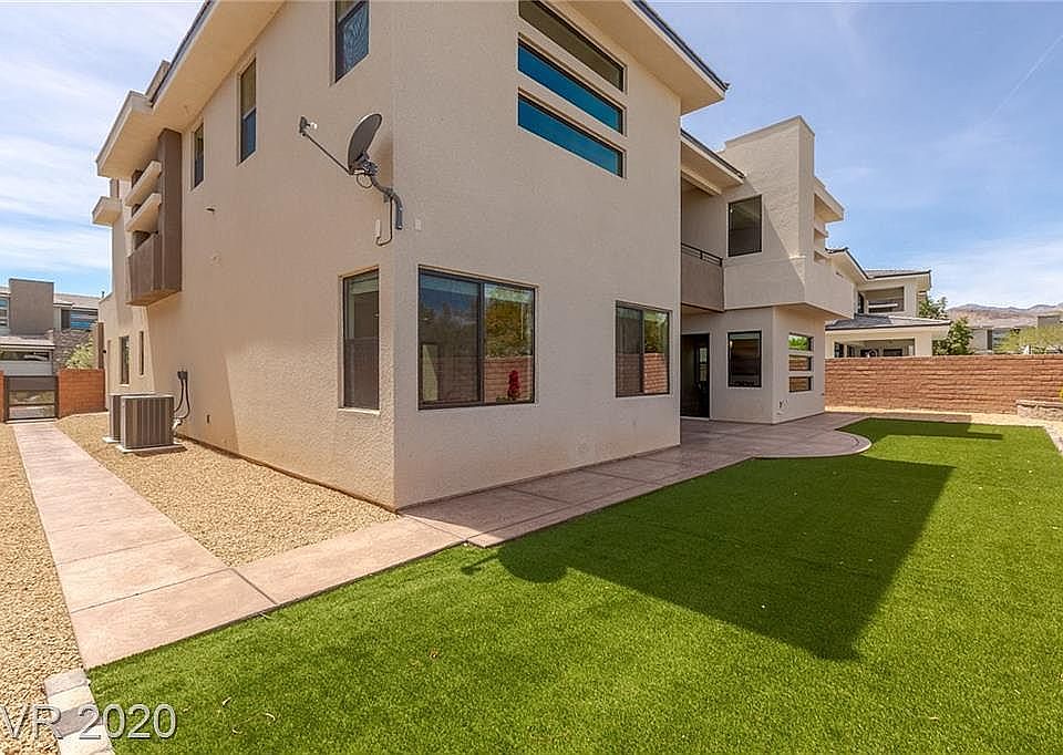 1st image of 8 Garden Rain Dr