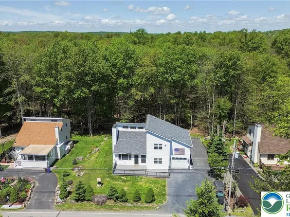 973 Country Place Dr, Tobyhanna, PA 18466