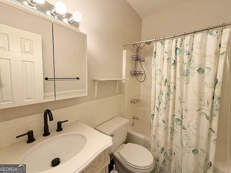 356 Georgia Ave SE — Photo 16