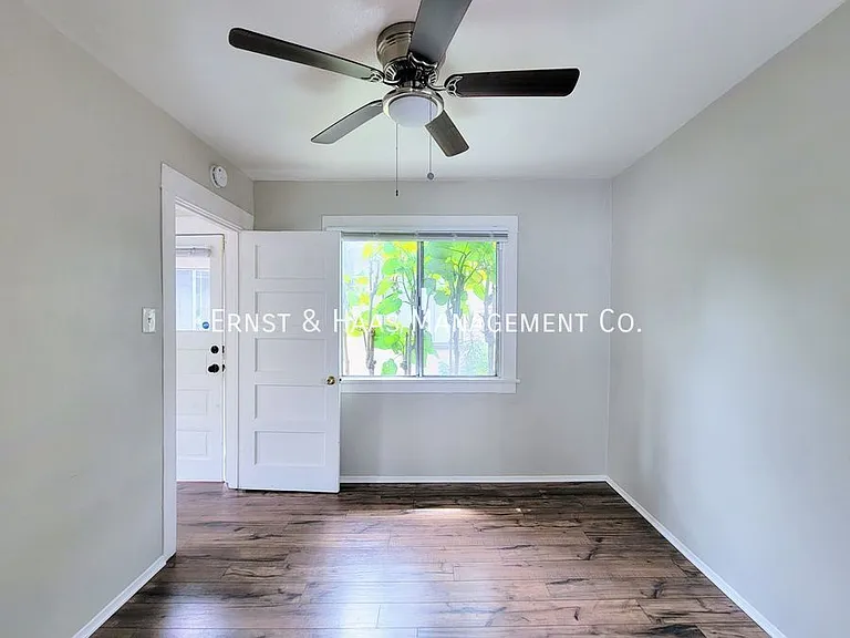 425 Redondo Ave #2 — Photo 11