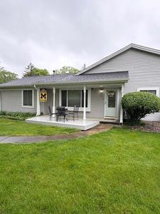 1376 Leisure Dr, Flint, MI, 48507