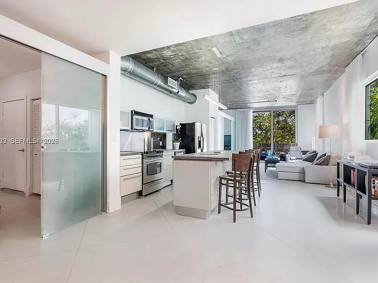 1700 Meridian Ave #208 — Photo 1