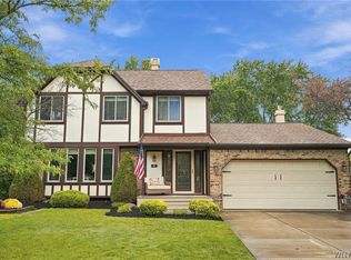 19 Pheasant Run Ln, Lancaster, NY 14086