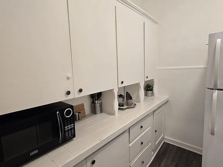 Ansonia Apartments — Photo 20