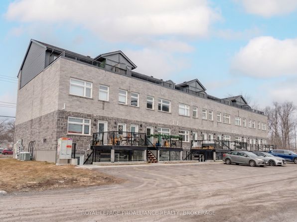 809 Development Dr #105, Kingston, ON K7M 4W6