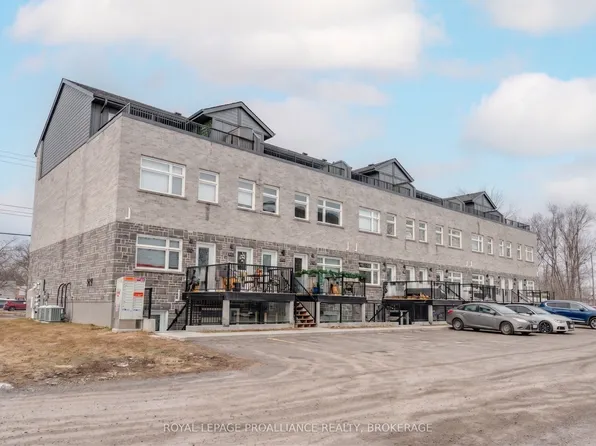 809 Development Dr #105, Kingston, ON K7M 4W6