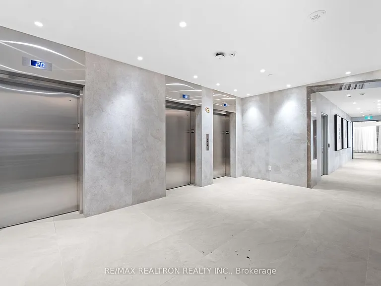 25 Cordova Ave #Penthouse 06 — Photo 8