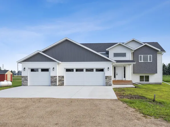 300 Prairie Dr N, Hankinson, ND 58041