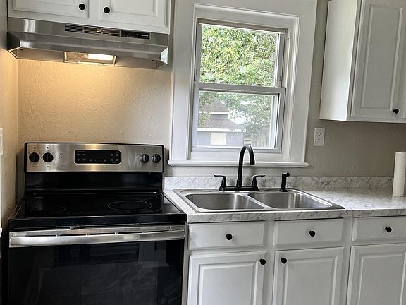 4th image of 2133 Monroe St