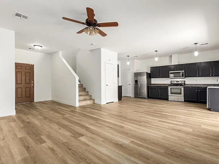 7007 W Mercer Ln — Photo 5