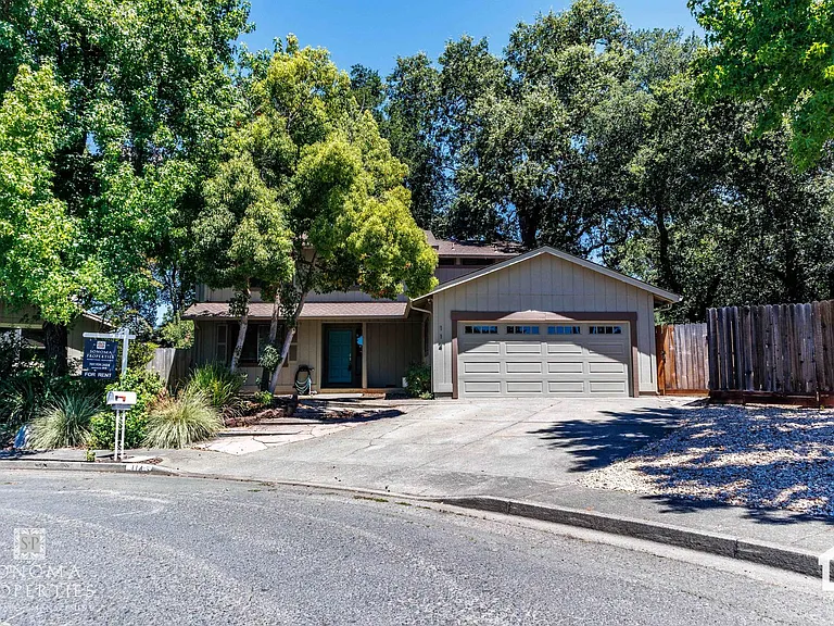 114 Melody Ct — Photo 44
