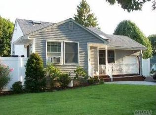 19 Larry Rd, Selden, NY 11784