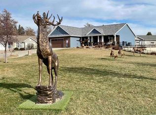 570 Loreta Ln, Le Mars, IA 51031