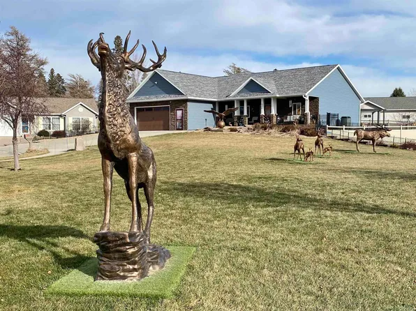 570 Loreta Ln, Le Mars, IA 51031