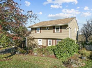 5 Hilltop Ln, Warwick, NY 10990