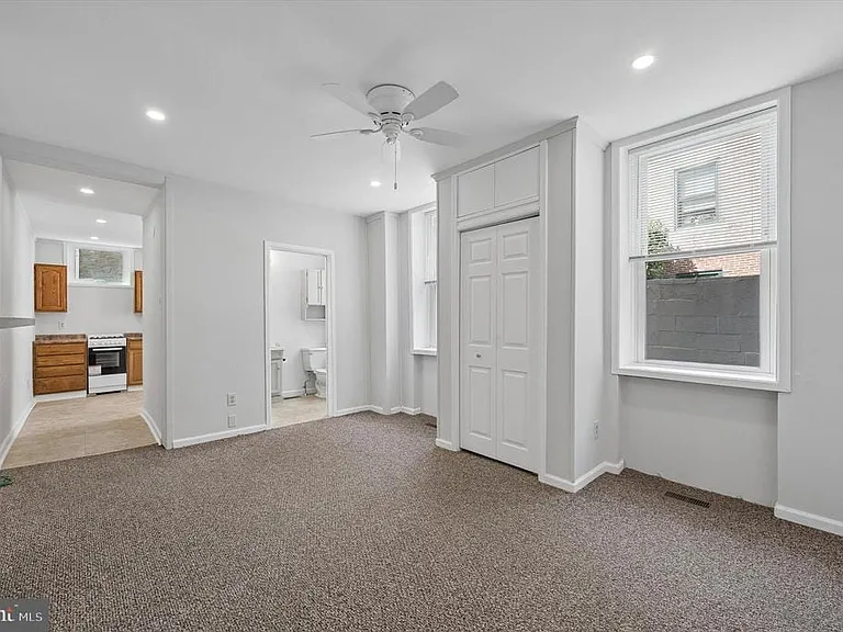 402 Fairmount Ave — Photo 10
