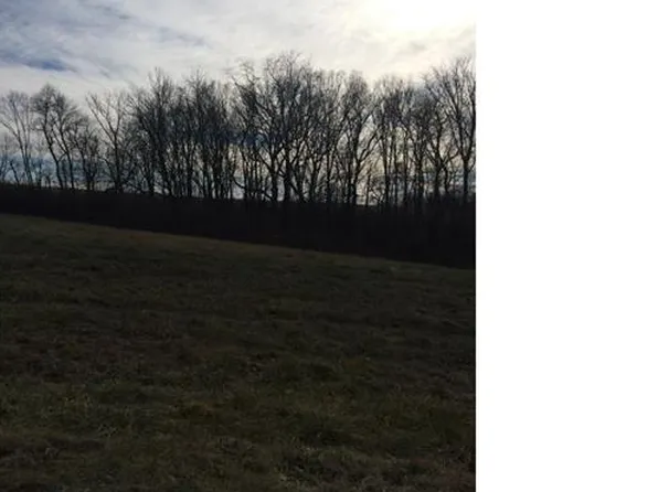 3840 Meadow Ln, Highland, IL 62249