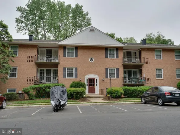 3874 Lyndhurst Dr APT 302, Fairfax, VA 22031
