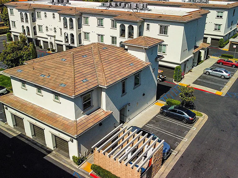 Placita Luxe Residences — Photo 36
