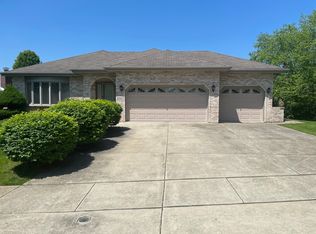 8894 Vail Ln, Woodridge, IL 60517